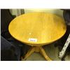 Image 2 : 2 7' X 6' OAK CORNER COMPUTER DESKS, 3' OAK ROUND TABLE 2 OAK ACCENT TABLES