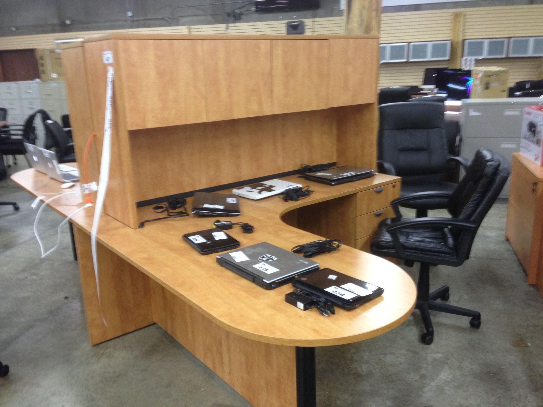 Honey Maple 6 X 6 Bullet Top L Shape Executive Desk With Hutch