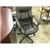Image 2 : BLACK TUFTED LEATHER MID BACK EXECUTIVE CHAIR