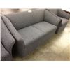 Image 1 : BRAYTON BLUE PATTERN LOVE SEAT