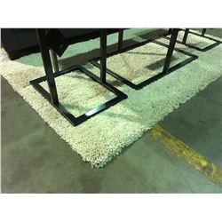 WHITE SHAG AREA RUG APPROX  6' X 8'