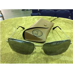 PAIR OF RAYBAN SUNGLASSES WITH CASE