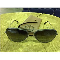 PAIR OF RAYBAN SUN GLASSES WITH CASE