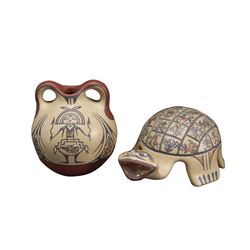 Margaret Gutierrez | Lot of 2: Santa Clara Small Jar (Margaret Gutierrez) and Turtle (Margaret and L