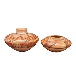 Hopi | Lot of 2: Pot with stylized parrots (Jean Sahmie) and pot with moths (Vernida Polacca Nampeyo