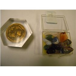 STONE MOUNTAIN COLLECTIBLE CONFEDERATE MEMORIAL COIN/MISC ROCKS IN A BOX