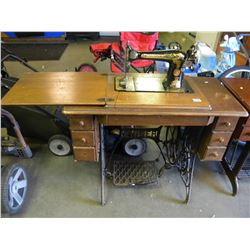 VINTAGE SINGER TRESSLE SEWING MACHINE