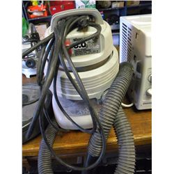 SMALL WET AND DRY VAC WITH HOSE