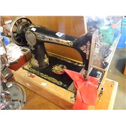 VINTAGE SINGER SEWING MACHINE