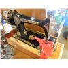 Image 1 : VINTAGE SINGER SEWING MACHINE