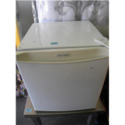 SMALL WHITE BAR FRIDGE