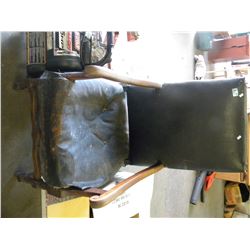 VINTAGE LEATHER ARM CHAIR