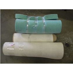 2 SMALL THROW RUGS/FOAM MAT
