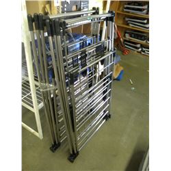 2 DRYING RACKS
