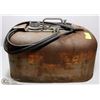 Image 1 : VINTAGE METAL BOAT GASOLINE TANK