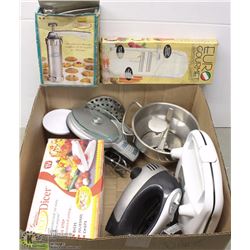 BOX W/BAKING ACCESSORIES INCL. NICER