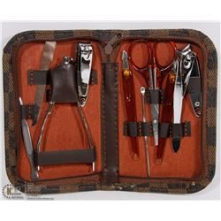 10 PIECE MANICURE SET IN CARRY CASE   NEW