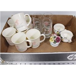 BOX W/ 2 ARTHUR WOOD ENGLAND CUPS (5725, 5722),