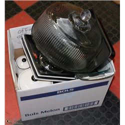 ESTATE BOX WITH LIDDED CAKE SERVER, SERVING PLATES