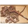 Image 1 : PAIR OF VINTAGE CHAIN CLAMPS