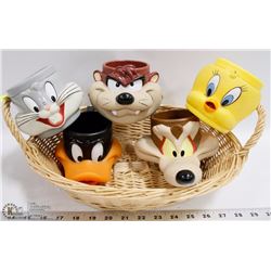 5 VINTAGE COLLECTIBLE LOONEY TOONS MUGS -