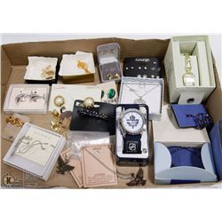 FLAT OF ASSORTED JEWELRY INCLUDING NECKLACES