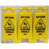 Image 1 : LOT OF WET FLOOR SIGNS