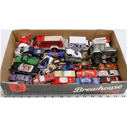 FLAT OF DIECAST CARS INCLUDING A METAL TRACTOR