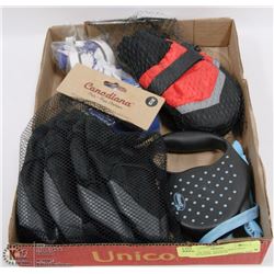 FLAT OF DOG  ACCESSORIES INCL FLEXI LEASH, MEDIUM
