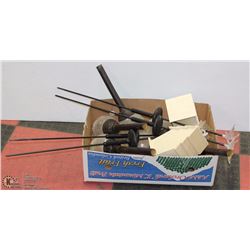 BOX W/ SOLAR LIGHTS INCL BUTTERFLIES AND 2 BIRD