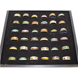 LOT OF 30 DECORATIVE BRASS RINGS, VARIOUS SIZES