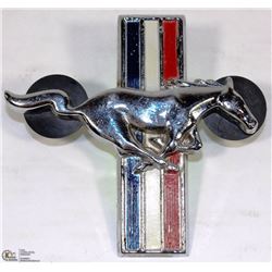 VINTAGE MUSTANG GRILL ORNAMENT