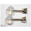 Image 2 : 14K WHITE GOLD DIAMOND SOLITAIRE STUD EARRINGS
