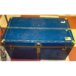 BRUTE BLUE TRUNK, MISSING STRAP