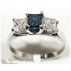 Image 2 : 14K W. GOLD BLUE DIAMOND & 2 WHITE DIAMOND RING