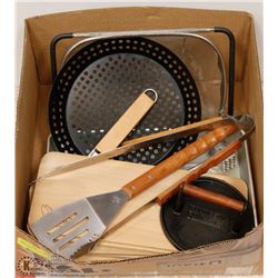BOX W/BBQ ACCESSORIES INCL. CEDAR FISH