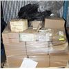 Image 1 : PALLET OF HARDWARE AND FASTENERS