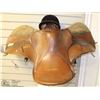 Image 1 : VINTAGE LEATHER SADDLE AND JOCKEY HAT DISPLAY