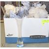 Image 1 : 11 MATCHING SHOWHOME VASES