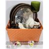 Image 1 : BASKET WITH VINTAGE FLAMES, VASES AND COLLECTIBLES