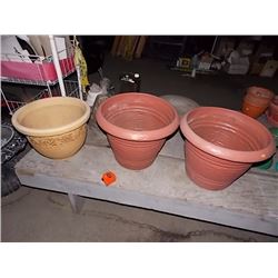 LARGE PLANT POTS - 3 TTL