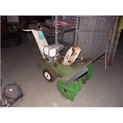 SNOWBLOWER - LAWN-BOY (made by Gilson for LawnBoy) 8 HP ENGINE - PNEUMATIC TIRES
