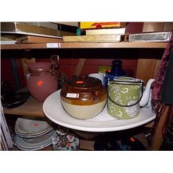 SHELF LOT OF COLLECTABLE & HOUSE HOLD - INCLUDING BLUE JUG, MUGS, BEAN POT AND MORE