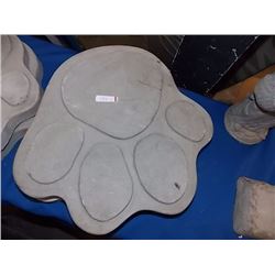 CONCRETE STEPPING STONE - PAW - LARGE