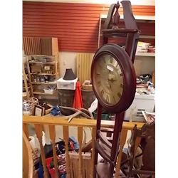 RETRO STYLE CORNER CLOCK