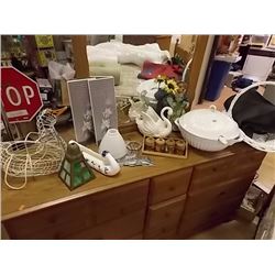 LOT OF ASSORTED COLLECTABLES