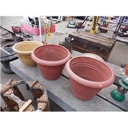 LARGE PLANT POTS - 3 TTL