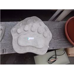 CONCRETE - STEPPING STONE - CLAW - MED