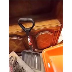 TELESCOPING SNOW SHOVEL - PS