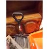 Image 1 : TELESCOPING SNOW SHOVEL - PS